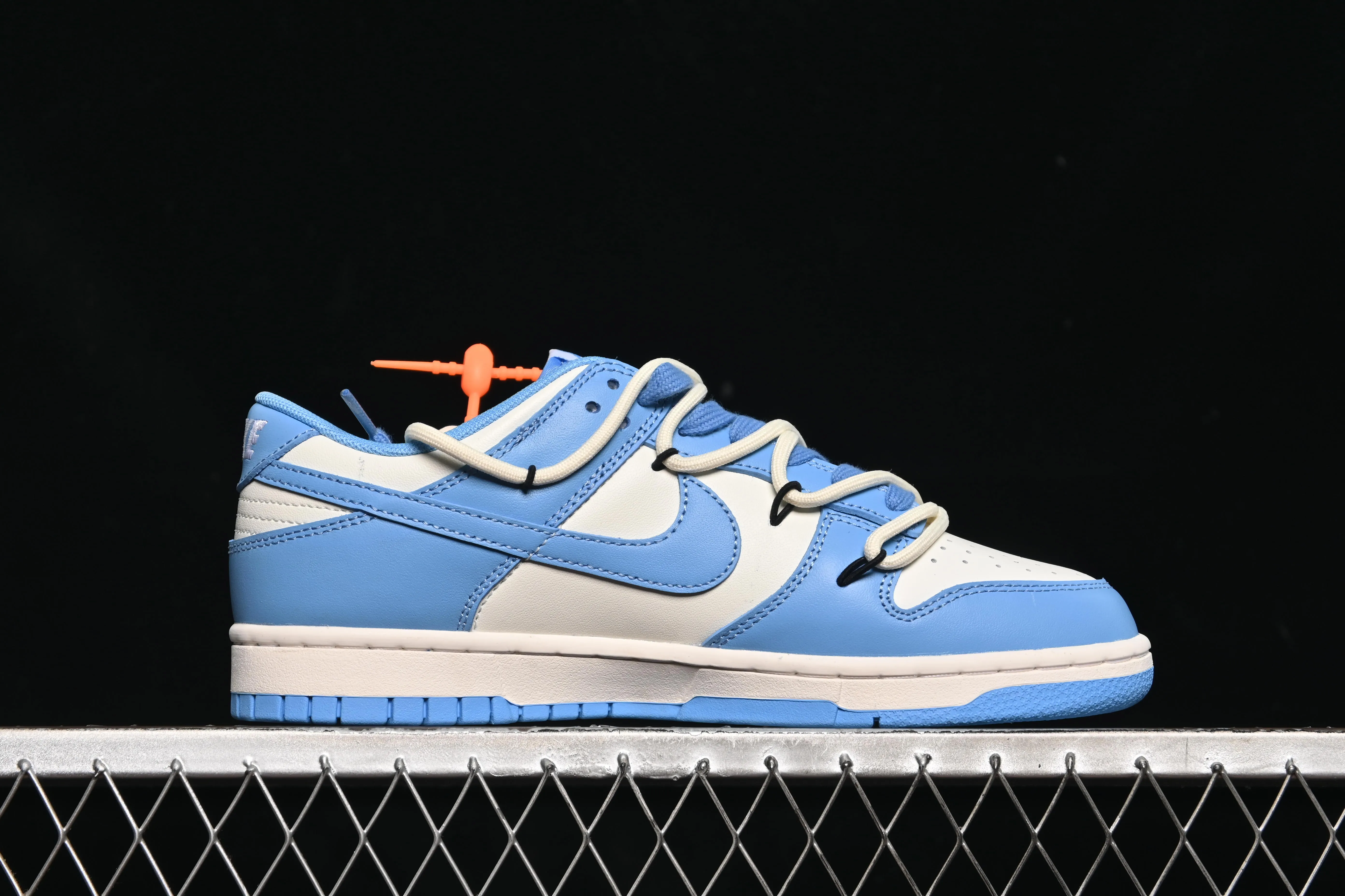 All categories Nk SB Dunk series Nk SB Dunk Low low-top sneakers Nike SB Dunk Low white and blue strap low-top casual sneakers DV0833-113